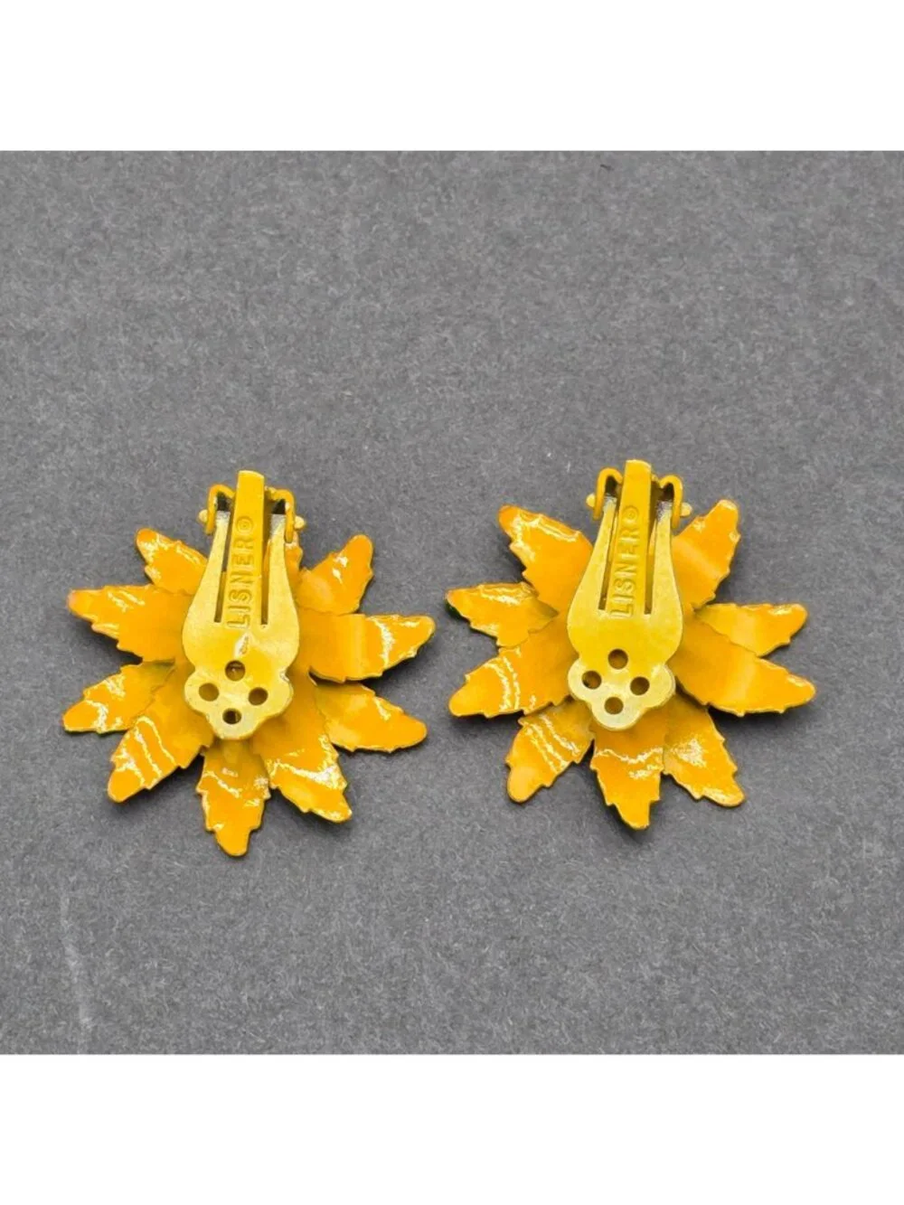 Vintage Lisner Poinsettia Clip On Earrings Enamel Mid-Century Floral Jewelry 1.2